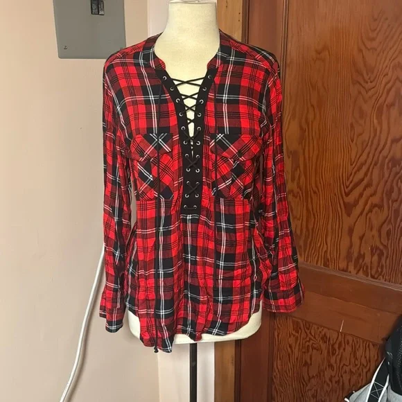 Express L Plaid Rayon Top red & black Flannel Look Lace Front Shirt Blouse - Picture 1 of 6